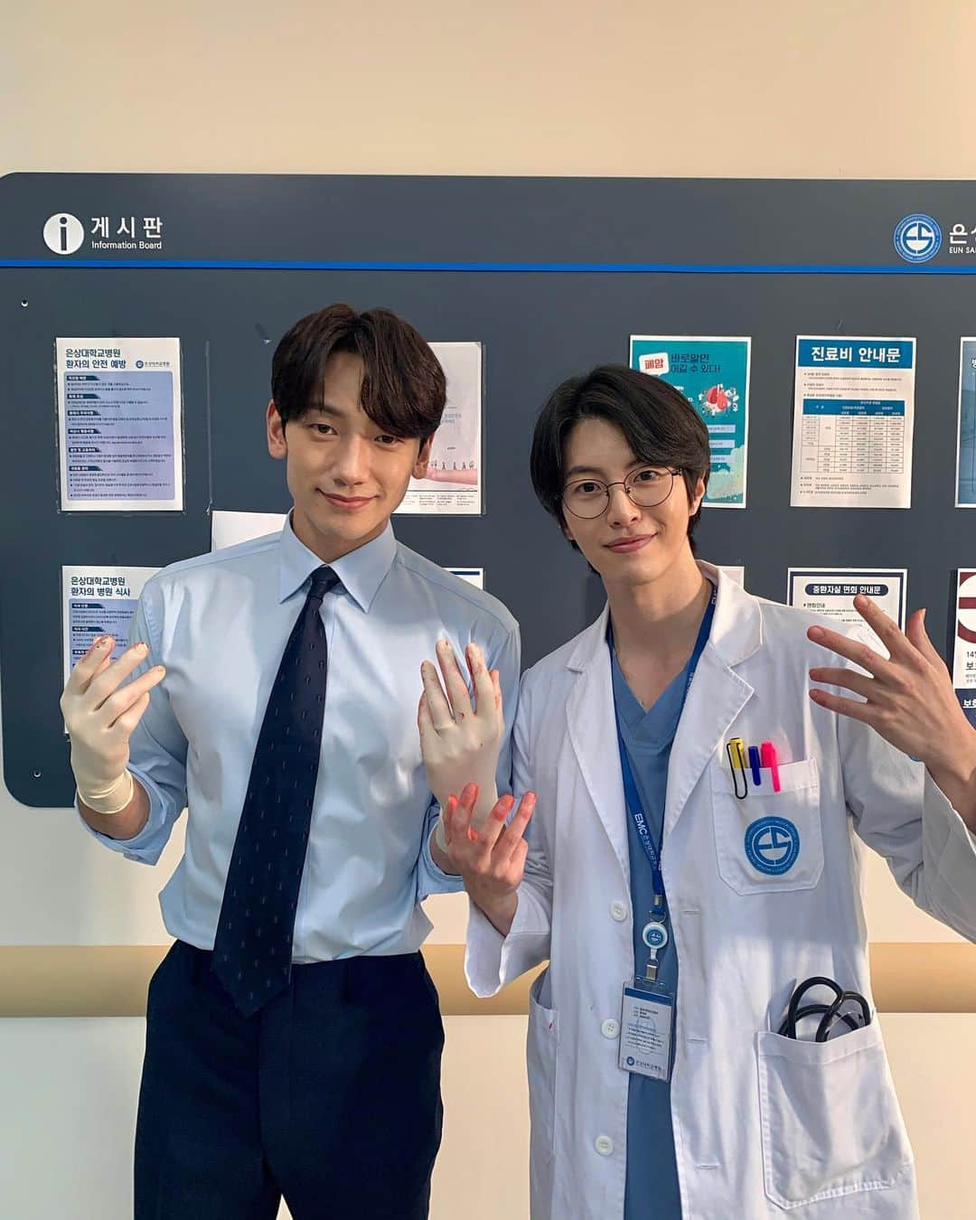 シン・スハンさんのインスタグラム写真 - (シン・スハンInstagram)「오늘이 벌써 마지막 :> 고생많았습니다😭 #고스트닥터#ghostdoctor#tvn#비#김범#유이#손나은」2月22日 15時37分 - shinsoo0825