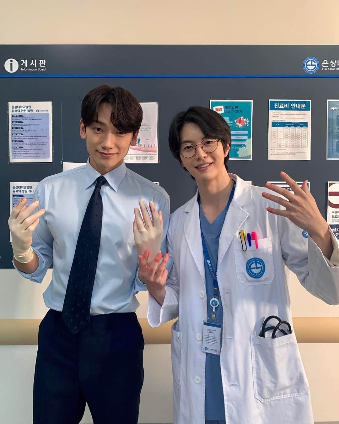 シン・スハンさんのインスタグラム写真 - (シン・スハンInstagram)「오늘이 벌써 마지막 :> 고생많았습니다😭 #고스트닥터#ghostdoctor#tvn#비#김범#유이#손나은」2月22日 15時37分 - shinsoo0825