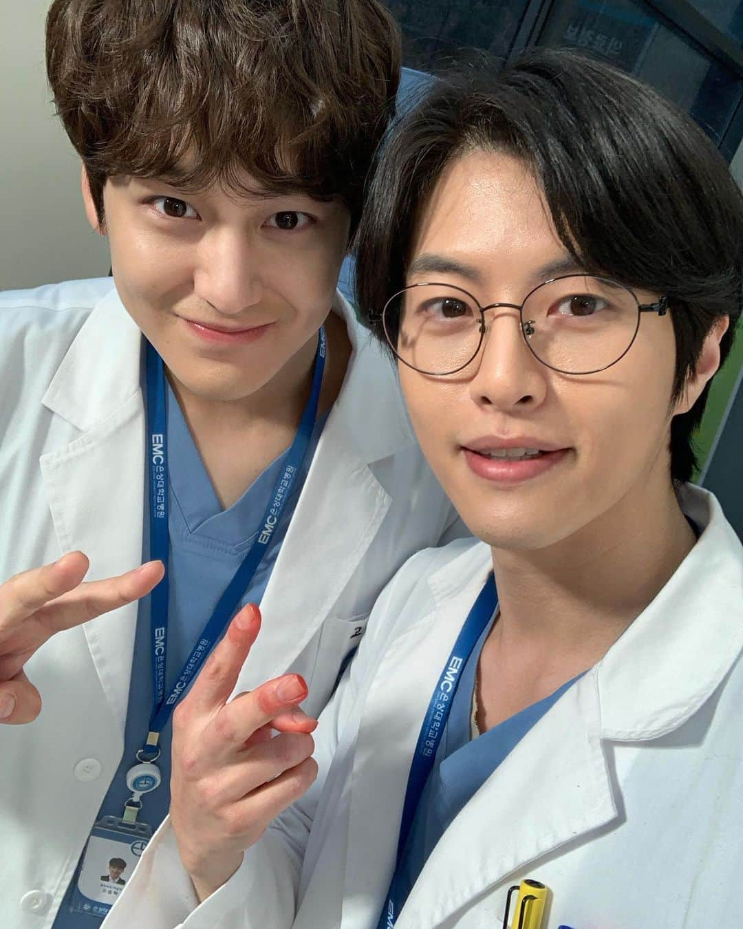 シン・スハンさんのインスタグラム写真 - (シン・スハンInstagram)「오늘이 벌써 마지막 :> 고생많았습니다😭 #고스트닥터#ghostdoctor#tvn#비#김범#유이#손나은」2月22日 15時37分 - shinsoo0825