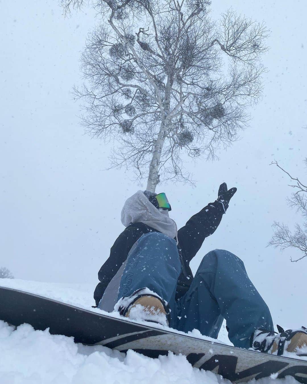 伊藤愛真さんのインスタグラム写真 - (伊藤愛真Instagram)「テーマ:スノーボーダーぽい写真 宝台樹スキー場のパウダーが 最高すぎた❤︎ 東京帰ってきて雪がないのが 本当不思議に思うくらいすごかった😂 . スノボずっとしてたい！」2月22日 16時34分 - __emagram