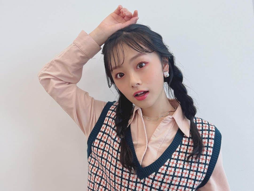 のインスタグラム：「今日の動画は見てくれましたか～👀♥️  2022.02.22 『QUUUN!!』  QUUUNのメンバーになりました🤍🤍  メンバーの皆とは小学生の時から、一緒に動画を撮ってたりしたので、もっとたくさんの事を一緒にできる、と考えるとワクワクが止まらないです！  既にたくさんの面白い動画を撮影しているのでお楽しみに！🤤  是非フォローお願いします❕   #ひまひまチャンネル #ひまひま #QUUUN!! #UUUM」
