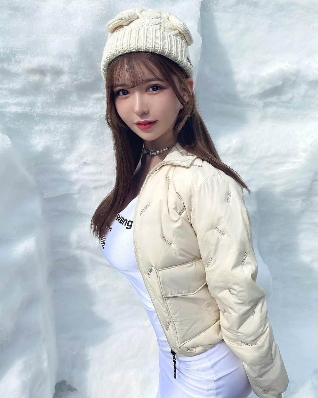 美女美容事情さんのインスタグラム写真 - (美女美容事情Instagram)「《雪と美女🤍⛄️❄️》 *⁠ 今回ご紹介させて頂きますのは!!👀❤︎⁠⠀ Vivian♡ビビアンさん< @nightratherthanday252525 >の素敵なお写真📸⁠⠀⁠⠀⁠⠀⁠ *⁠⠀⁠⠀⁠⠀⁠⠀ 雪の日コーデがとてもおしゃれ!!🌟🐧 抜群なスタイル＆ボディラインが素晴らしいです😳💕 *⠀⁠⠀⁠⠀⁠⠀⁠⠀ Vivian♡ビビアンさん< @nightratherthanday252525 > ⁠⠀⁠⠀⁠⠀⁠⠀ 素敵な投稿ありがとうございました☺️📸✨ *⠀⁠⠀⁠⠀⁠⠀⁠⠀ Vivian♡ビビアンさんのアカウントには他にも素晴らしい投稿が沢山ありますので是非覗いてみてくださいね💁‍♀️💙⁠⠀⁠⠀⁠⠀⁠⠀ *⠀⁠⠀⁠⠀⁠⠀⁠⠀ △▼△▼△▼△▼△▼△▼△▼△▼△▼ ⁠⠀⁠⠀⁠⠀ ❤🧡💛「美女美容事情」💚💙💜⠀⠀⠀⠀⠀⠀⠀⠀⠀⠀⠀⠀⠀⠀⁠⠀⁠⠀⁠⠀⁠⠀⁠⠀ 👇掲載ご希望の方は👇⠀⠀⠀⠀⠀⠀⠀⠀⠀⠀⠀⠀⠀⠀⠀⁠⠀⁠⠀⁠⠀⁠⠀⁠⠀ @b_b_j.jタグ付けと🖤 #ビジョビ ⁠⠀ 🖤タグ付けお願いします✨⠀⠀⠀⠀⠀⠀⠀⠀⠀⠀⠀⠀⠀⠀⠀⁠⠀⁠⠀⁠⠀⁠⠀⁠⠀ △▼△▼△▼△▼△▼△▼△▼△▼△▼ ⁠⠀⁠ #雪 #雪景色 #日本の風景  #冬服コーデ #冬服 #冬  #アレキサンダーワン #ワンホン #チャイボーグ  #kenzo #alexanderwang」2月22日 17時29分 - b_b_j.j