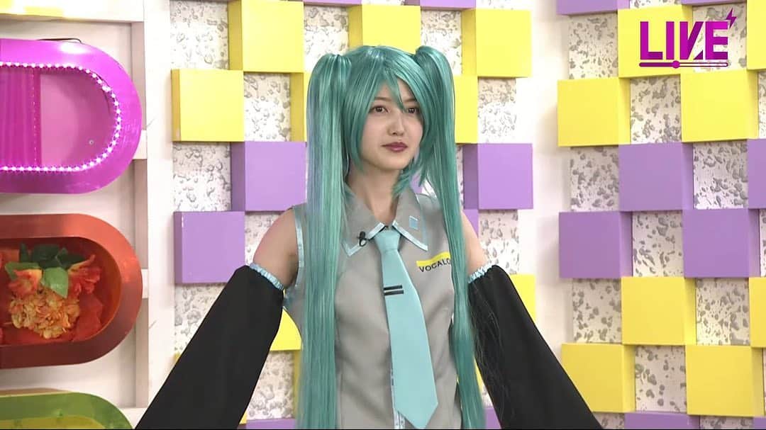 久保史緒里ファンアカウントのインスタグラム：「衝撃の初音ミクコス史緒里さん #乃木坂46 #久保史緒里 #久保ちゃん #毎日久保史緒里 #久保ちゃん白すぎ可愛すぎ  #久保史緒里さんしか #毎日がkuboshioriday  #初音ミク #乃木坂46時間tv」