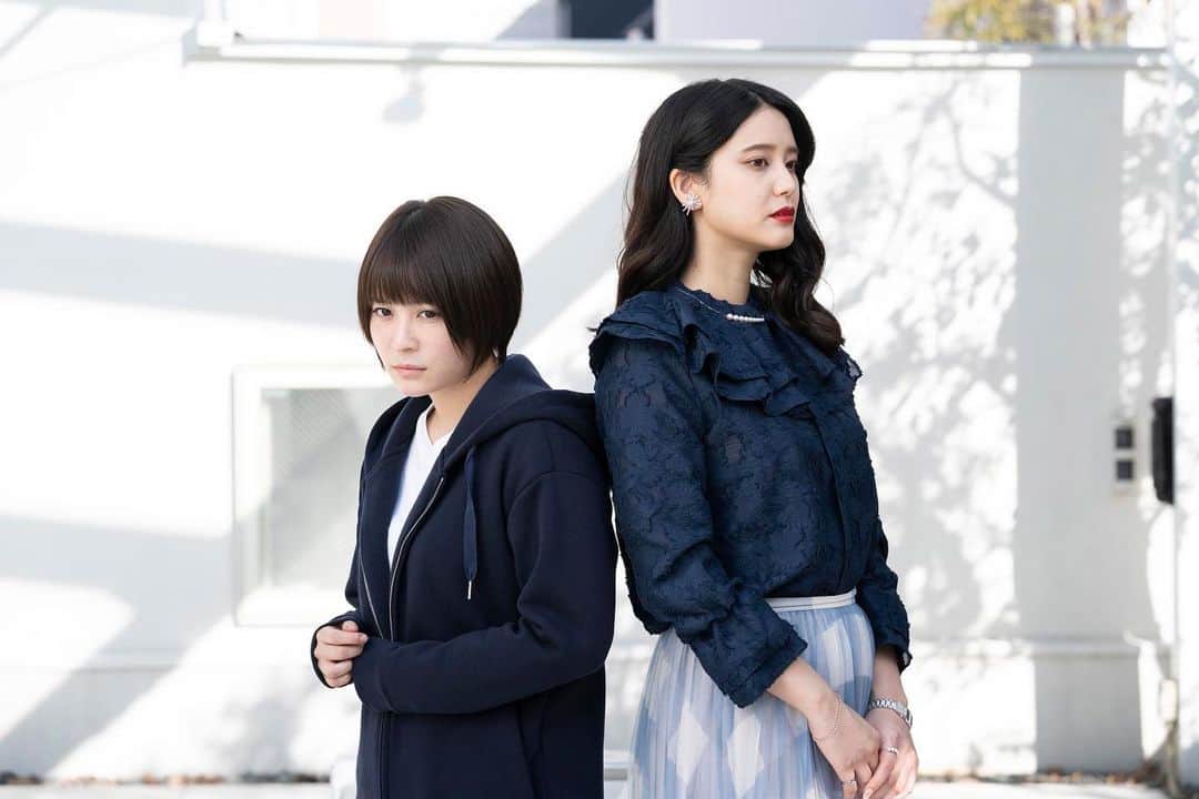 のインスタグラム：「#山崎紘菜 、#北乃きい W主演！ #明野照葉 先生の傑作小説「汝の名」がドラマ化決定🎬 勝ち組の姉と負け組の妹が、憎しみあいながらも心の奥底で依存しあう… 新感覚ホラーサスペンスです😱  公式HPもチェック✅ tv-tokyo.co.jp/nanjinona/  #汝の名  #テレビ東京」