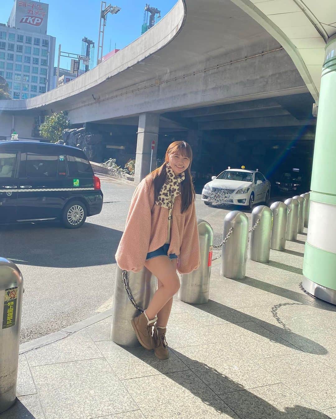 本郷柚巴のインスタグラム：「そして今日発売のヤングチャンピオンさんでも表紙巻頭を飾らせていただきました☺️  段々大人っぽくなっていく私を見ていただけたら嬉しいです🥀  チェックよろしくお願いします☺︎  #ヤングチャンピオン さん #オフショット」