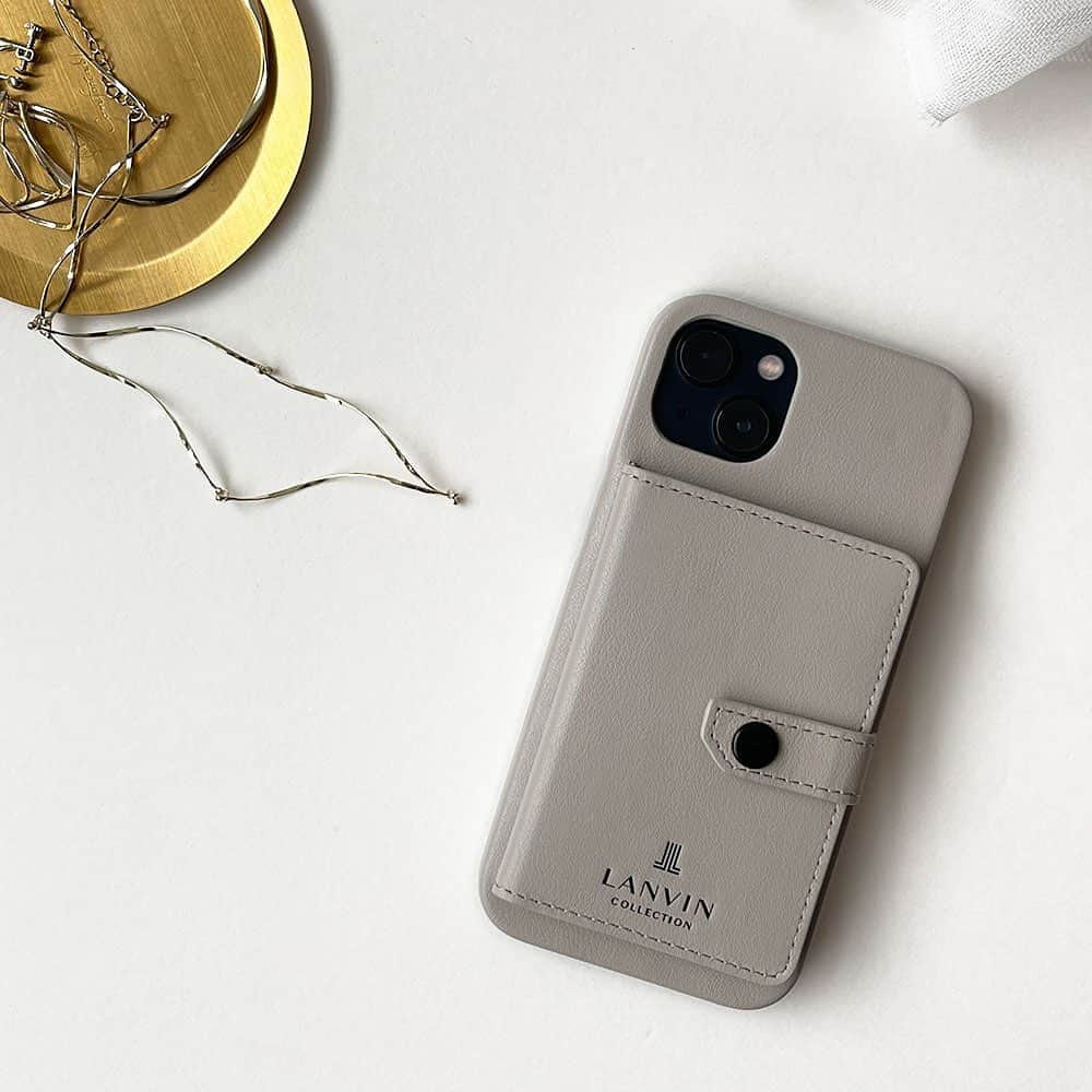 caseplayさんのインスタグラム写真 - (caseplayInstagram)「LANVIN COLLECTION SHELL CASE POCKET  便利なカードが入る ポケット付きスマホケースです！  ◇  LANVINの『L』をモチーフにした カードが3枚収納可能な ポケットが付いています。  magsafe・ワイヤレス充電も 出来るのでケースを外さず充電◎  ************************** 商品名:SHELL CASE POCKET 価格:10,120円 (税込)  対応機種：iPhone 13   iPhone13Pro /13pro Max/ 13 miniでのご用意もあります◎ ※他カラーもございます。  ◇ ************************** 詳しくはこちら！👉🏻@fox.inc_store  プロフィールから、公式オンラインショップも 是非チェックしてみてください◎ ＊FOX STORE ＊ 世界中の心躍るiPhoneケース/スマホケース デジタルアイテムをお届けします。 ************************** #iPhone13 #iphone13pro  #caseiphone #iPhoneケース #カード入れ #ランバンコレクション #lanvincollection #ワンランク上の生活 #ユニセックス」2月22日 18時39分 - fox.inc_store