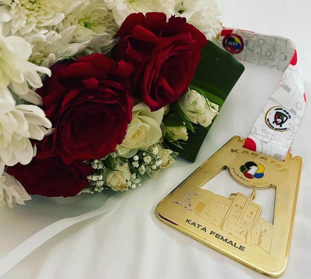 清水希容さんのインスタグラム写真 - (清水希容Instagram)「Gold🥇at UAE 🇦🇪 Premier League   As it has been some time since my last win, words cannot express the moment when I received my gold medal.   I was very, very happy.  I was also very nervous since it has been almost 2 years since my last international competition. The competition rules have changed since the Olympics as well, as we reverted back to the bracket system while keeping the point system to determine the winner of each round.   I will cherish this moment and be grateful for my win, and will continue to work hard and continue moving forward.  Thank you so much.  UAE🇦🇪PL  優勝することができました。  ここ最近は、優勝から遠のいていたので、 金メダルを貰えた時は、なんとも言えない気持ちでした。  とても、とても、嬉しかったです。  海外での試合も2年ぶりということもあり、緊張感がありました。 ルールも変わり、点数制ではありますが、対戦形式での試合でした。  今回の喜びをしっかり噛み締め、この優勝に感謝して、また精一杯精進していきたいと思います。  ありがとうございました。  #karate#female#kata#UAE#premierleague#karate1#thankyou#happy」2月22日 19時55分 - kiyou_1