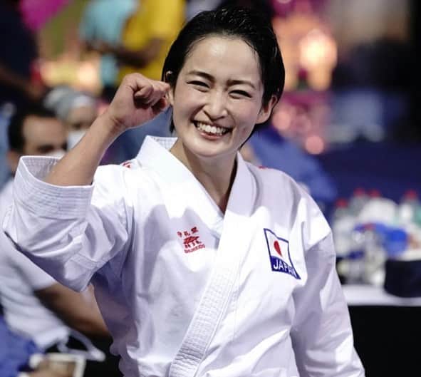 清水希容さんのインスタグラム写真 - (清水希容Instagram)「Gold🥇at UAE 🇦🇪 Premier League   As it has been some time since my last win, words cannot express the moment when I received my gold medal.   I was very, very happy.  I was also very nervous since it has been almost 2 years since my last international competition. The competition rules have changed since the Olympics as well, as we reverted back to the bracket system while keeping the point system to determine the winner of each round.   I will cherish this moment and be grateful for my win, and will continue to work hard and continue moving forward.  Thank you so much.  UAE🇦🇪PL  優勝することができました。  ここ最近は、優勝から遠のいていたので、 金メダルを貰えた時は、なんとも言えない気持ちでした。  とても、とても、嬉しかったです。  海外での試合も2年ぶりということもあり、緊張感がありました。 ルールも変わり、点数制ではありますが、対戦形式での試合でした。  今回の喜びをしっかり噛み締め、この優勝に感謝して、また精一杯精進していきたいと思います。  ありがとうございました。  #karate#female#kata#UAE#premierleague#karate1#thankyou#happy」2月22日 19時55分 - kiyou_1