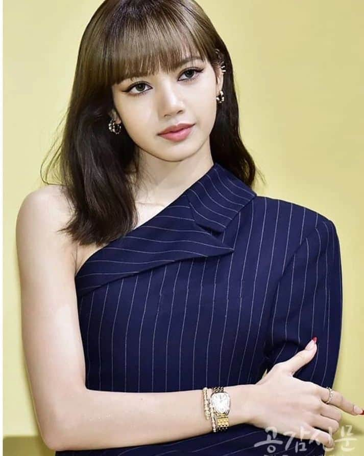 リサさんのインスタグラム写真 - (リサInstagram)「#tb during Lisa's first Bulgari event she attended in SK.  . . . #LISA #LALISA #리사 #블랙핑크 #BLACKPINK #LALISAMANOBAN #LALISAMANOBAL #blackpinklisa #lisablackpink」2月22日 20時17分 - lisa.blackpink