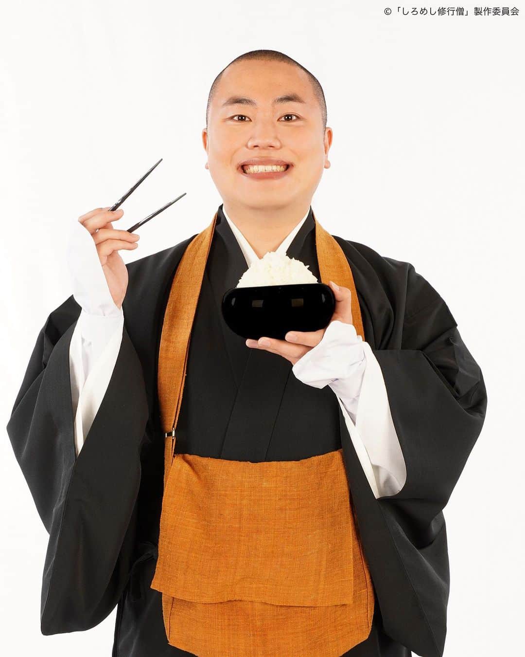 しろめし修行僧のインスタグラム：「…  ハナコ岡部大がドラマ初主演！🎉 白飯に合う最高のおかずとは何か⁉️ 究極の問いに迫る新たなグルメドラマが誕生！  たくあんの修行で行く先々で登場するしろめしに合うおかずに食欲をそそられること間違いなし！🍚🥢  そして、その土地で出会うマドンナとの淡い恋模様や、幼馴染とのかたい友情物語も必見です！💕  みなさんお楽しみに！！😆  #しろめし修行僧 #ハナコ #岡部大 #テレビ東京」