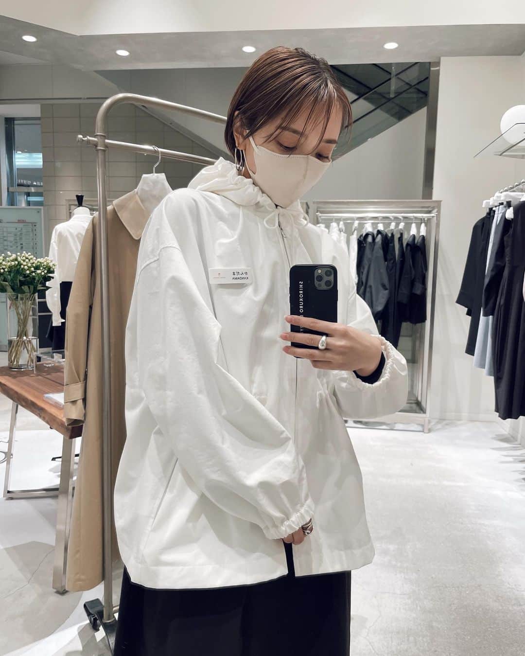 かんだまのインスタグラム：「お礼とご報告🙏🙏🙏  マルゥ @marw_unitedarrows_official 初の大阪開催でのPOPUPが、本日無事に終了いたしました🙏🤍🤍  5日間という短い間でしたが、たくさんのご来店本当に本当にありがとうございました！！！！！  私自身3日間しか店舗に立てませんでしたが、その3日間でも「開催できてよかった」と思う出来事がてんこもりでした。  改めまして、大阪での開催希望の声を届けてくださった皆様、それに応えてくださったアローズの皆様、そしてルクア大阪の店舗スタッフの皆様、ありがとうございます😭🙏❤️‍🔥❤️‍🔥  また新たな土地で展開できますように！！！！  そして、実はこのポップアップ終了と同時に、パートナーの仕事の都合で大阪を離れることになりまして。まだソワソワパタパタなので気持ちやら作業やら落ち着いたらまた話します☺︎  ひとまず、全力感謝！！！！ 本当にありがとうございました！！！！！！  #marwunitedarrows #marw_ua #マルゥ_ua #ルクア大阪 #春コーデ #春アウター #モノトーンコーデ」