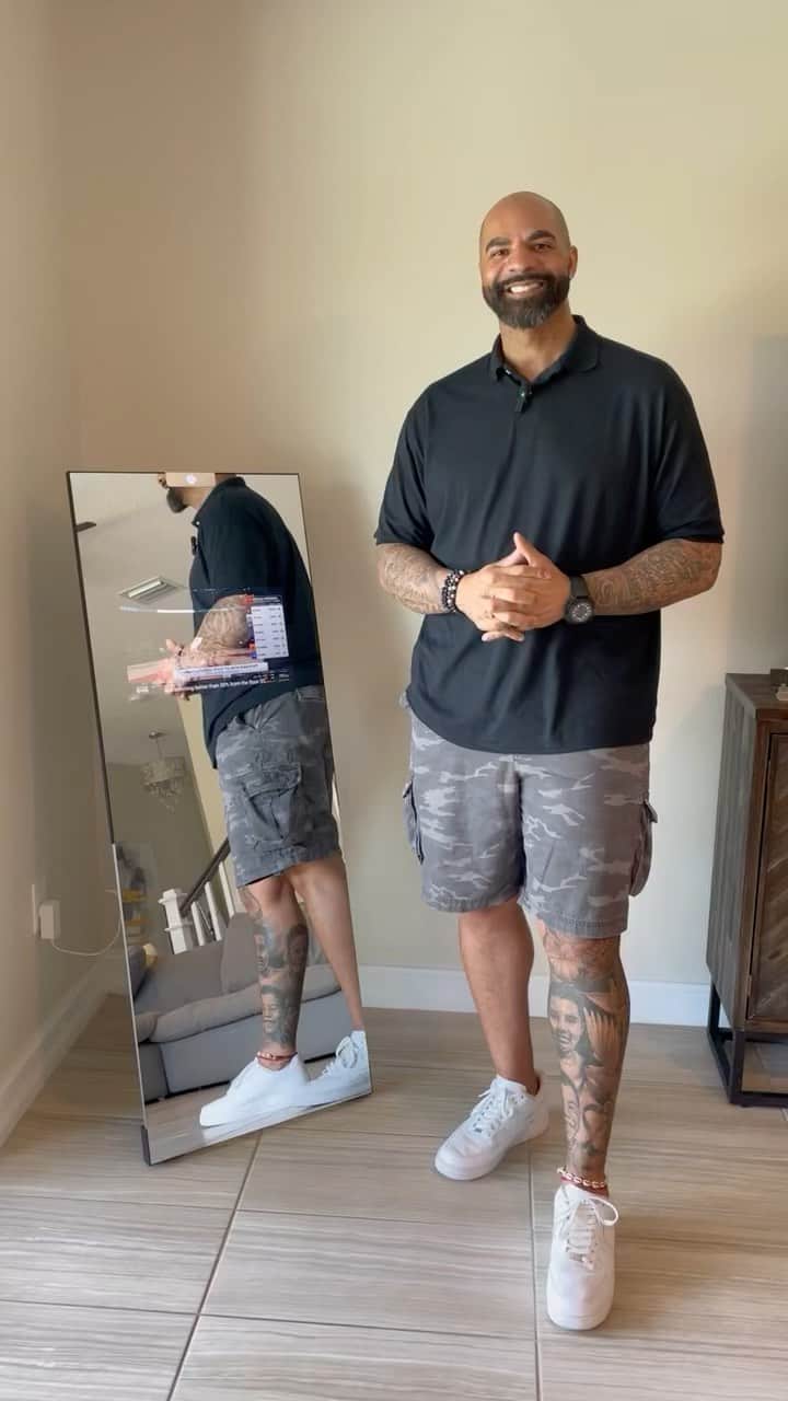 カルロス・ブーザーのインスタグラム：「Go To capstoneconnected.com And Get Your Smart Mirror Now!!! @capstoneconnected #holdat」