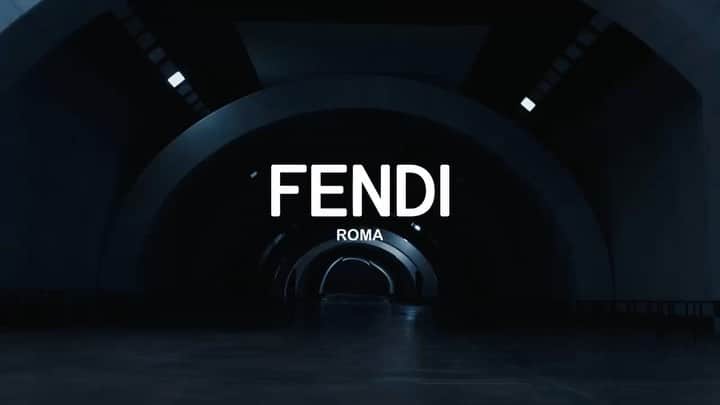 キム・ジョーンズのインスタグラム：「@fendi AW2022 woman’s ready to wear live tomorrow at 2 pm Milan time @silviaventurinifendi @delfinadelettrez」