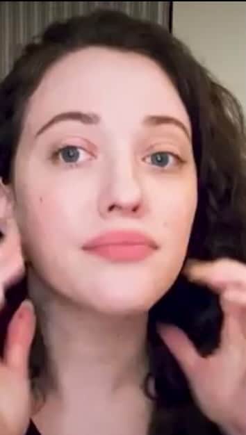 カット・デニングスのインスタグラム：「Thank you @harpersbazaarus for showing the people my nighttime skincare routine! Link in stories 🤍」