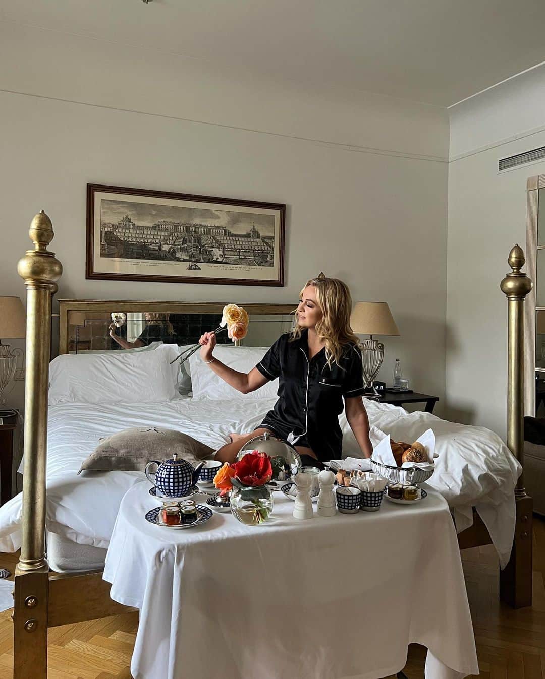 ヤナ・ルドコフスカヤさんのインスタグラム写真 - (ヤナ・ルドコフスカヤInstagram)「Самые вкусные завтраки в Санкт -Петербурге традиционно в @astoriahotel 🤍 #рубрикамоизавтраки」2月23日 16時57分 - rudkovskayaofficial