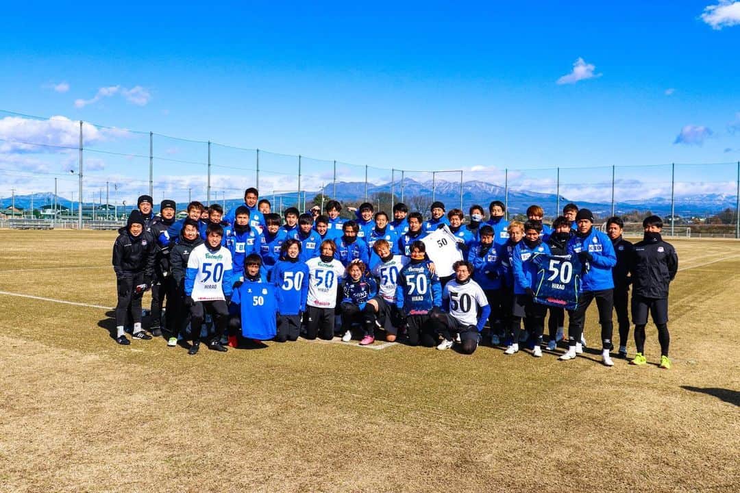 のインスタグラム：「リリースの通り、前十字靱帯やっちゃいました！ まぁしゃーねぇす。  ただ絶対身体も頭も心も成長して必ずピッチに戻る事を約束します‼️  この怪我をしてチームメイト、コーチングスタッフ、家族、サポーター、友達、他にも色んな人に支えてもらって俺は人に恵まれてるなって思いました。 なのでもう心は切り替えてるので笑顔で自分らしくたまには文句もぶつぶつ言うと思いますがこの怪我と向き合い怪我をして良かったって思えるくらい頑張ります‼️  あとInstagramの更新今年は頑張ろうと思います。 なにかあればメッセージなど待ってます^_^  長くなりましたが最後に… 今年のザスパは強いです！ みんなが精一杯闘ってくれると思うのでどんな時も応援宜しくお願いします^_^  #ザスパクサツ群馬 #50」