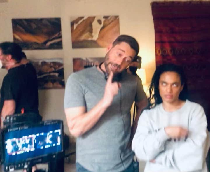 フリーマ・アジェマンのインスタグラム：「Notes from a Director. Very helpful, non-berating, interesting and wholly welcomed notes from tonight’s experienced and sublimely talented actor/director @ryaneggold whose leadership I have full respect and admiration for and with whom I have a wonderful and collaborative professional relationship. I feel very privileged to be working under his tutelage, Your Honour. 😜😜💛 #newamsterdam @nbcnewamsterdam  • • Episode 15! Entitled “Two Doors” ~ written by the delish🍕 @drlawyercop TONIGHT @nbc 10/9c」