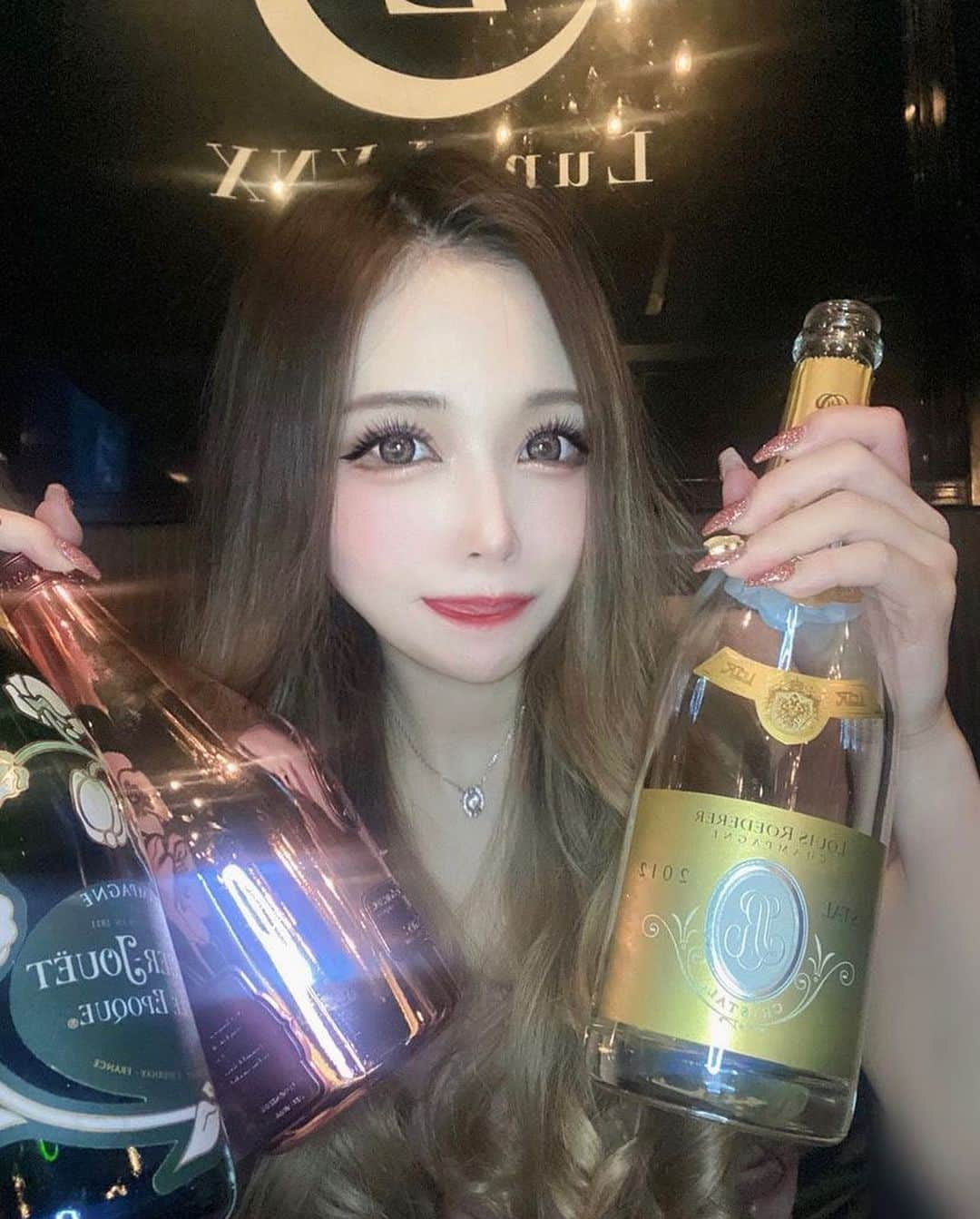 神出鬼没の【キャバ図鑑】のインスタグラム：「【新潟に興味津々🥺💓】 ㅤㅤㅤㅤㅤ This is Japanese night culture🇯🇵💫 Introducing Japanese famous hostess👗 Plz "follow me" , "like" and "Share" 💋 ㅤㅤㅤㅤㅤ 全国各地の夜の世界🦋で活躍されている、美を極めた名実共にトップクラスの美女をご紹介するアカウント 【💋キャバ図鑑💋】< @cabazukan >です✨ ㅤㅤㅤㅤㅤ ✳︎────────────────✳︎ 今回の図鑑的推しキャスト様は 新潟(Niigata) 新潟(Niigata) の 「 LuneLynx 」在籍の * れいか *  ちゃん @rechan2410 です😍✨ ✳︎────────────────✳︎ ︎ ⚠️アカウント内の 他のキャスト様もココから< @cabazukan >見てね👗✨⚠️ ㅤㅤㅤㅤㅤ こちら、新潟「 @lune.lynx 」さん🕋から、キャスト様💓れいかちゃんの一枚📸✨ ↪︎ @rechan2410  ㅤㅤㅤㅤㅤ ポジティブでサバサバした性格のれいかちゃん、周りからは個性が強いと良く言われるとか🥺💓 お酒が入ると、目がとろ〜んとして、一生笑っているというハッピーな酔い方します☺️ ↪︎ @rechan2410  ㅤㅤㅤㅤㅤㅤㅤ 最近、温泉旅行🧖‍♀️に興味を持ち始めたそうですが、コロナで去年は全然行けなかったため、今年はたくさん行きたいそうです♨️🛩 是非オススメの温泉や旅館ありましたら、是非コメント欄で教えてあげて下さい💋✨ ↪︎ @rechan2410  ㅤㅤㅤㅤㅤ ⚠️アカウント内の 他のキャスト様もココから< @cabazukan >見てね👗✨⚠️ ※インスタ以外の方はコチラ↓ https://www.instagram.com/cabazukan/ ㅤㅤㅤㅤㅤ ◤◢◤◢◤◢◤◢◤◢◤◢◤◢◤◢◤◢◤◢ リポスト希望のキャスト様、 フォロー&タグ付け🏷 < @cabazukan > して頂けると気付きやすいので 宜しくお願い致します！ ◤◢◤◢◤◢◤◢◤◢◤◢◤◢◤◢◤◢◤◢ ──────────────── ©︎produced by @terry0404ht  # ぶっ飛びテリー会長  フォローしてもらえると更新頑張れます🚀 ──────────────── ㅤㅤㅤㅤㅤ ㅤㅤㅤㅤㅤ ㅤㅤㅤㅤㅤ ㅤㅤㅤㅤㅤ 【# キャバ図鑑, # 推し嬢 】 # 指名するならキャバ図鑑  #オルチャンメイク #オルチャン  #美容マニア #美容整形  #韓国メイク #韓国整形  #ギャルメイク #涙袋メイク  #新潟キャバクラ #新潟キャバ嬢  ㅤㅤㅤㅤㅤ  #おしゃれ女子 #nftart  #ヘアメイク #ツインテール女子  #metaverse #メタバース  #ヘアセット #巻き下ろし   #美容女子 #アートメイク眉  #あざとい系女子 #ランジェリー  #ツインテールアレンジ #競馬予想  #ゆるふわパーマ #投資信託  #アートメイクリップ #自撮り界隈 #競艇  ㅤㅤㅤㅤㅤㅤㅤㅤㅤㅤ  ──────────────── ©︎produced by @terry0404ht  # ぶっ飛びテリー会長  フォローしてもらえると更新頑張れます🚀 ──────────────── ㅤㅤㅤㅤㅤ ㅤㅤㅤㅤㅤ ㅤㅤㅤㅤㅤ」