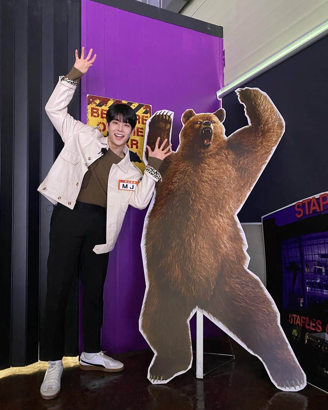 MJのインスタグラム：「같은 키 같은 포즈🐻」