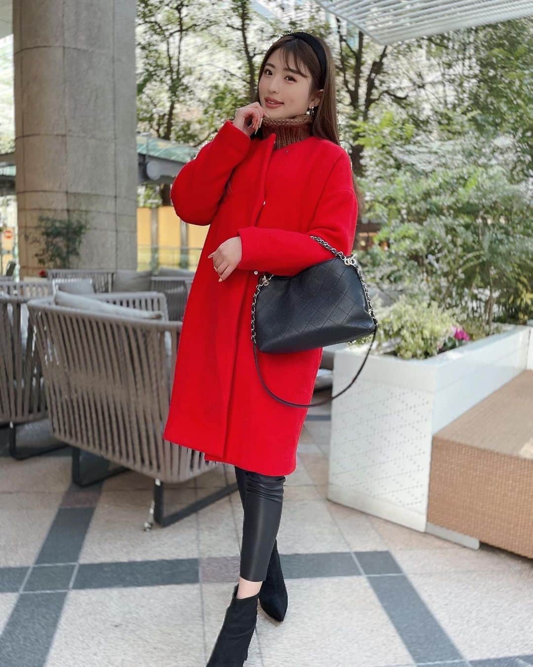MIYABIのインスタグラム：「こんにちは🌞  本日も主張激し目な🧥❤️‍🔥  お仕事の方も、お休みの方も、皆んながhappyな日になりますように❤️」