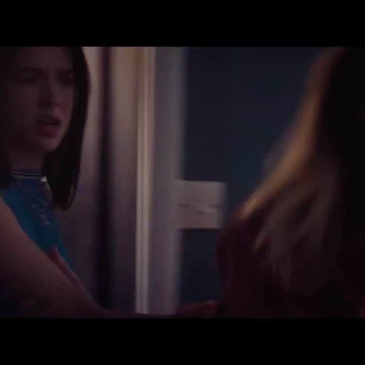 シエンナ・ギロリーのインスタグラム：「One bad mother! Thank you @ifcmidnight for releasing this clip of #Abanquet with the incredible @jessalxander and @rubystokess on the US theatrical drop of this timely and timeless film involving the pleasures of parenting, the paranormal and peas, directed by my beloved @ruthpaxton ❤️‍🔥 written by @justinjbull produced by @leonoradarby @hanway_films @signatureentertainmentuk …about to be shown at @glasgowfilmfest screenings all over the UK March 5th ❣️  #independentfilm #parenting #theparanormal #peas」