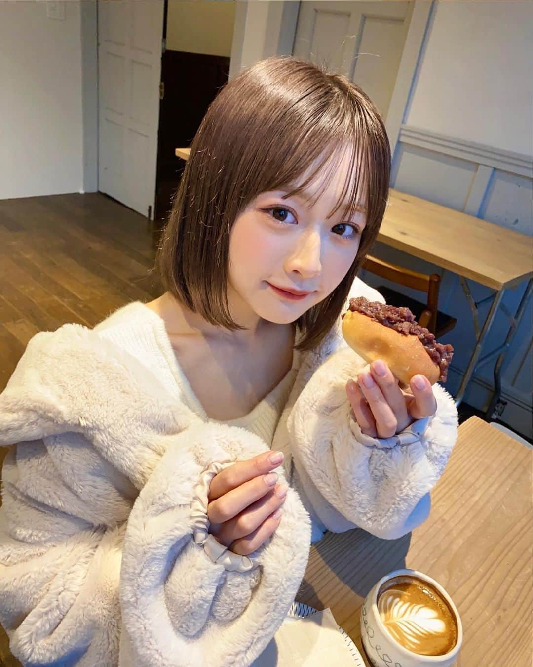 美女美容事情さんのインスタグラム写真 - (美女美容事情Instagram)「《休日はカフェでゆっくり☕️🍰》⁠⠀ *⠀⠀⠀⠀⠀⠀⁠⠀⁠⠀⁠⠀⁠⠀⁠⠀ 今回ご紹介させて頂きますのは!!👀❤️⁠⠀⁠⠀⁠⠀⁠⠀⁠⠀ 森下愛里沙さん<@mini.ari> の素敵なお写真📸⠀⁠⠀⁠⠀⁠⠀ *⠀⁠⠀ 小顔でかわいいショート美人💖✨⠀ 食べて姿も癒されますね😋💗⠀⠀⠀⁠⠀⁠⠀⁠⠀⁠⠀⁠⠀ *⠀⁠⠀⁠⠀⁠⠀⁠⠀⁠⠀ 森下愛里沙さん<@mini.ari> 素敵な投稿をありがとうございました☺️📸✨⠀⁠⠀ 森下愛里沙さんのアカウントには他にも素晴らしい投稿が沢山ありますので是非覗いてみてくださいね💁‍♀️💙⁠ ⁠⠀ ⠀⠀⁠⠀⁠⠀⁠⠀⁠⠀ △▼△▼△▼△▼△▼△▼△▼△▼△▼ ⁠⠀⁠⠀⁠⠀⁠⠀ ❤️🧡💛「ビジョビ (美女美容事情)」💚💙💜⠀⠀⠀⠀⠀⠀⠀⠀⠀⠀⠀⠀⠀⠀⁠⠀⁠⠀⁠⠀⁠⠀⁠⠀⁠⠀ 👇掲載ご希望の方は👇⠀⠀⠀⠀⠀⠀⠀⠀⠀⠀⠀⠀⠀⠀⠀⁠⠀⁠⠀⁠⠀⁠⠀⁠⠀⁠⠀ @b_b_j.jタグ付けと🖤 #ビジョビ ⁠⠀⁠⠀ 🖤タグ付けお願いします⠀⠀⠀⠀⠀⠀⠀⠀⠀⠀⠀⠀⠀⠀⠀⁠⠀⁠⠀⁠⠀⁠⠀⁠⠀⁠⠀ △▼△▼△▼△▼△▼△▼△▼△▼△▼ ⁠⠀⁠⠀ #美人#美女#ショート#ボブ⠀ #カフェ#グレイル#プチプラコーデ⠀ #インスタ美人#インスタ美女」2月23日 18時00分 - b_b_j.j