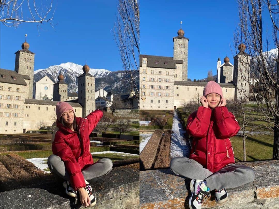 ビビアン・スーさんのインスタグラム写真 - (ビビアン・スーInstagram)「到瑞士沒怎麼可以沒吃Fondue！！滑到半山腰的這家最好吃！😍  謝謝艾姊的安排和照顧，想去瑞士滑雪的同學，有任何問題都可以去她經營的FB（ #親親馬特宏峰區）請教她，她人很好會耐心回覆的😊   第二張是親切的艾姊❤️ 第三張是布里格（brig)大城堡.)Zurich這是建於17世紀，瑞士最美的巴洛克式建築.，建造人是當時的一位富商，他就是想以此城堡來展現自己的財富，他的身家若換算成如今的幣值，大概有五億瑞郎。  #瑞士 #Zurich #布里格 #brig #巴洛克式建築 #瑞士 #策馬特 #Zermatt  #馬特宏峰 #Matterhorn #親親馬特宏峰區  #艾姊 #艾山王 #教練李龍龍 #Fondue @longlongloveski」2月23日 18時07分 - vivianhsu.ironv