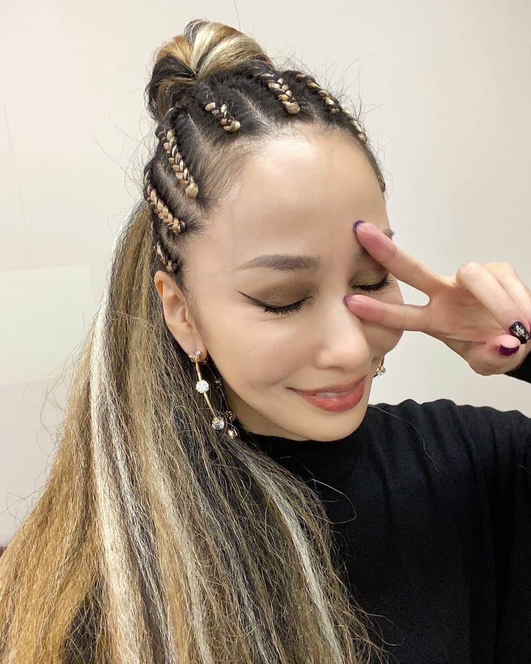 のインスタグラム：「. 名古屋の皆さん 本当に ありがとう！  #mikanakashimapremiumlivetour2022  #コーンロー #ゴールド系 今日で終わり〜」
