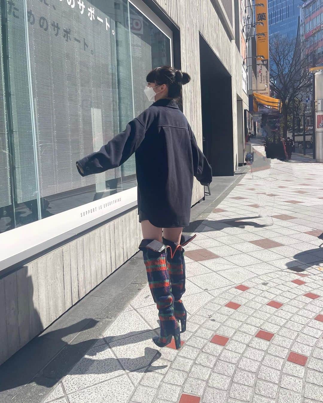 荻野由佳のインスタグラム：「今日あたたかかった😻😻  (人影消すアプリしたら不思議な空間みたいになった😂」