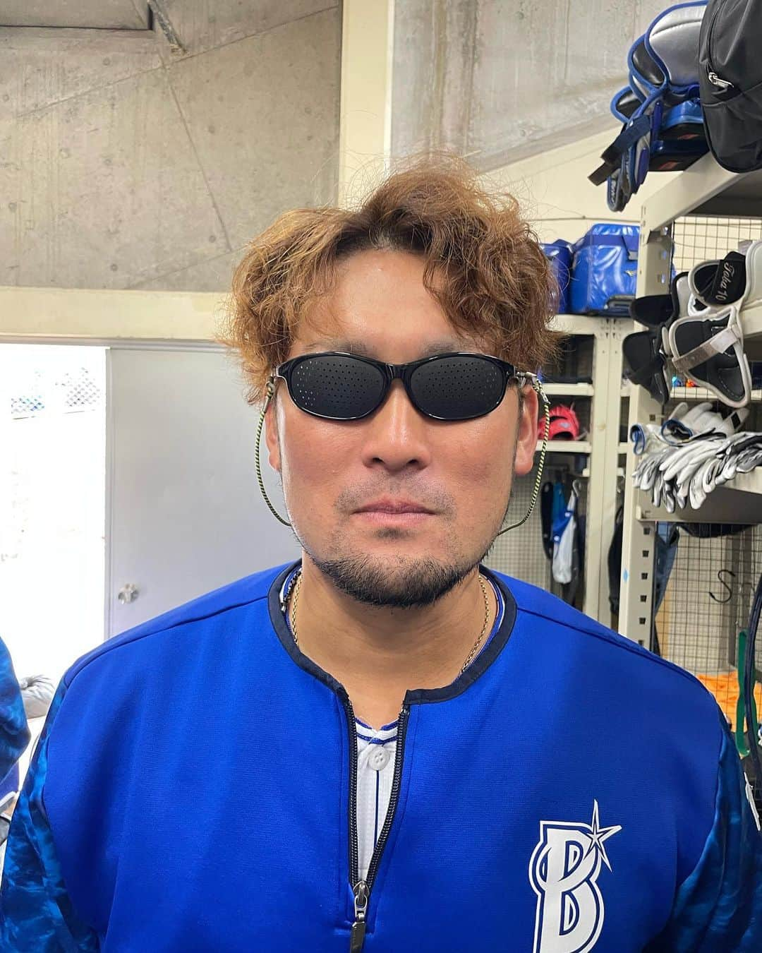 森敬斗さんのインスタグラム写真 - (森敬斗Instagram)「・ 今日で第5クールが終わりました！👏 残すところあと1クール！ 最後まで怪我せず頑張りましょー！ ・ ・ ・ とばさんとくわさんが、かっこいいサングラスをつけていたので載せときます🕶 渋めでしょ〜？笑  #戸柱恭孝 #桑原将志」2月23日 19時37分 - keito.mori_0128