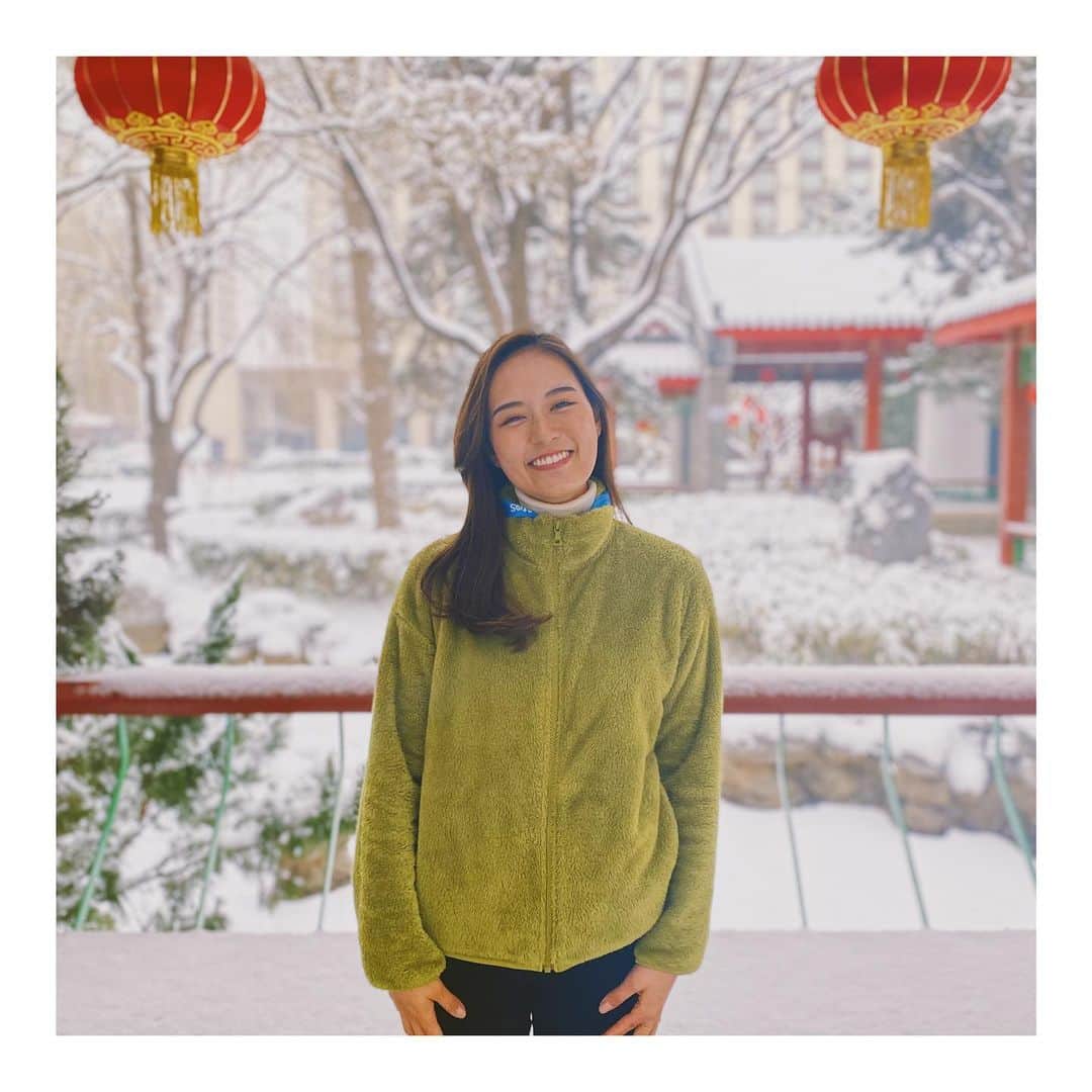 忽滑谷こころのインスタグラム：「. 五輪の余韻を引きずりまくっています…🌟 現地での仕事は沢山の方々の助けにより実現したことで、感謝の気持ちでいっぱいです🙇🏽‍♀️ありがとうございました！ . 日々取材をする中で テレビや新聞を通して世に出ることの裏そして陰には 想像を超える涙、言葉、感謝や繋がりがあることを目の当たりにしました。 「余すことなく」伝えるとよく言いますが、 正直不可能なんじゃ…と思ってしまったほどです🤦🏽‍♀️ でもだからこそスポーツは美しいのかもしれないな、とも思いました❄️ . アスリートの知られざる努力や苦労。知るための取材や下調べはもちろんですが、さらにその先も想像しそこに敬意を持って仕事に向き合おうと改めて感じました。 そしてそれを伝え手として、より多くの人に届けていけるようこれからも精進していきます🔥 . 競技直後で疲れていても、気持ちの整理ができていなくても、丁寧に取材に答えてくださったアスリートの皆様本当にありがとうございました。 . #共に戦ったアナウンサー陣📸 #辻岡義堂 アナ #山本紘之 アナ #大町怜央 アナ #安藤萌々 アナ」