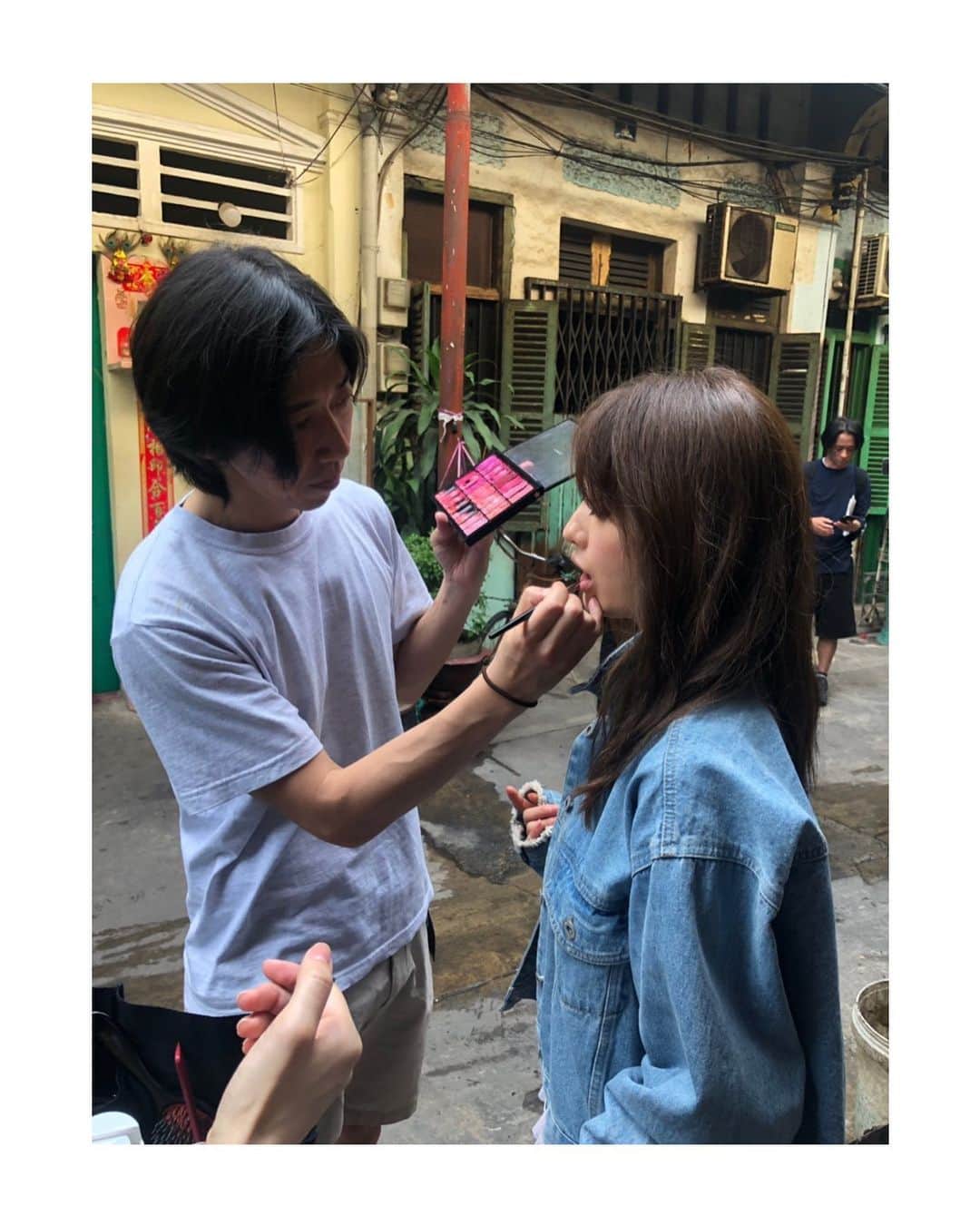 松本まりかのインスタグラム：「メイク直し中 in Vietnam 🇻🇳 my love  #月刊松本まりか #月刊松本まりか汀another HAIR & MAKE-UP @yoshi.t7  STYLING #ToshioTakeda PHOTO @ndchow75  Off shot は編集さん♡  あぁ美しいなフィギュア。。」