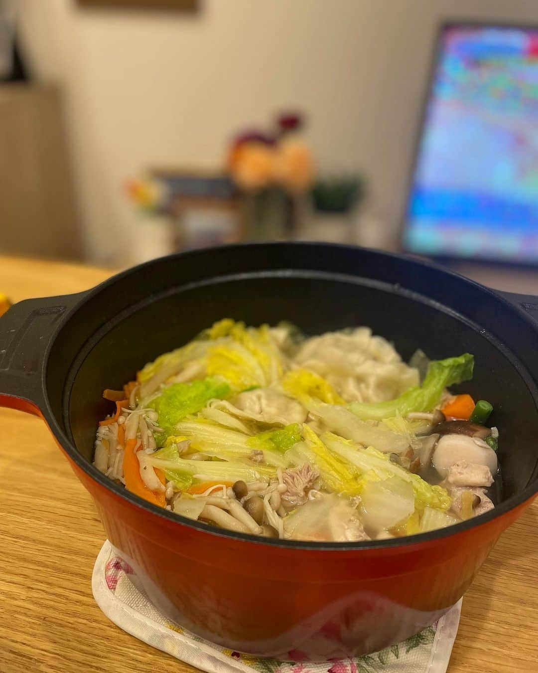 白戸ゆめのさんのインスタグラム写真 - (白戸ゆめのInstagram)「🍲 . 寒い日はやっぱりお鍋ですよね🤗 あったまります！ . #鍋 #鍋パーティー #だし鍋 #キムチ鍋」2月23日 19時59分 - yumeno.s_