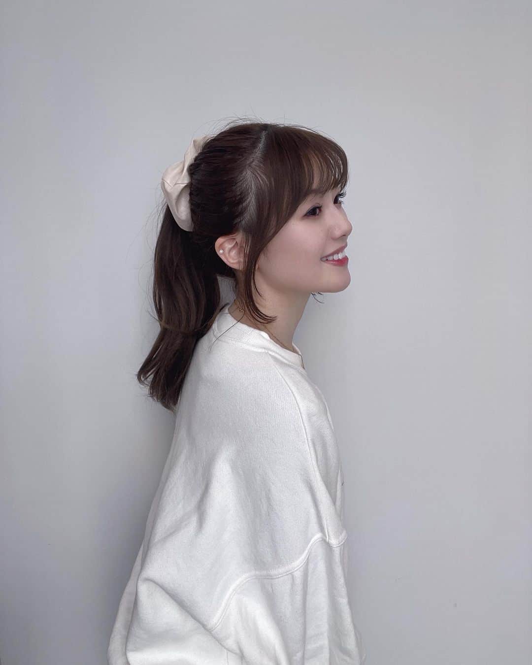 萩田帆風のインスタグラム：「. 髪縛った時のおくれ毛可愛い😙  いつも可愛いおくれ毛作ってくれる🤲🏻 @kiyosawa_jun」
