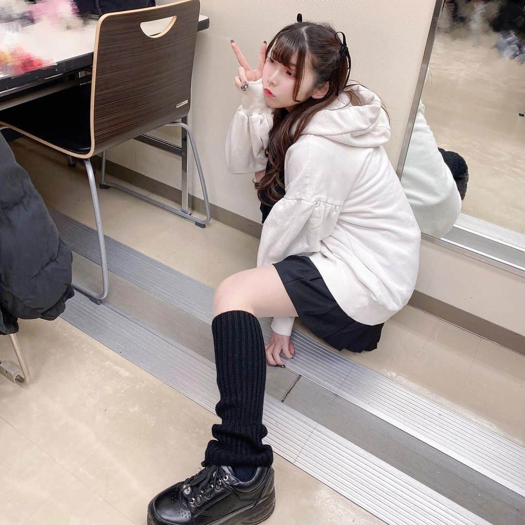 早﨑優奈のインスタグラム：「❤︎ ㅤ るーず・るーざー・るーぜすと？ ㅤ ㅤ #服」