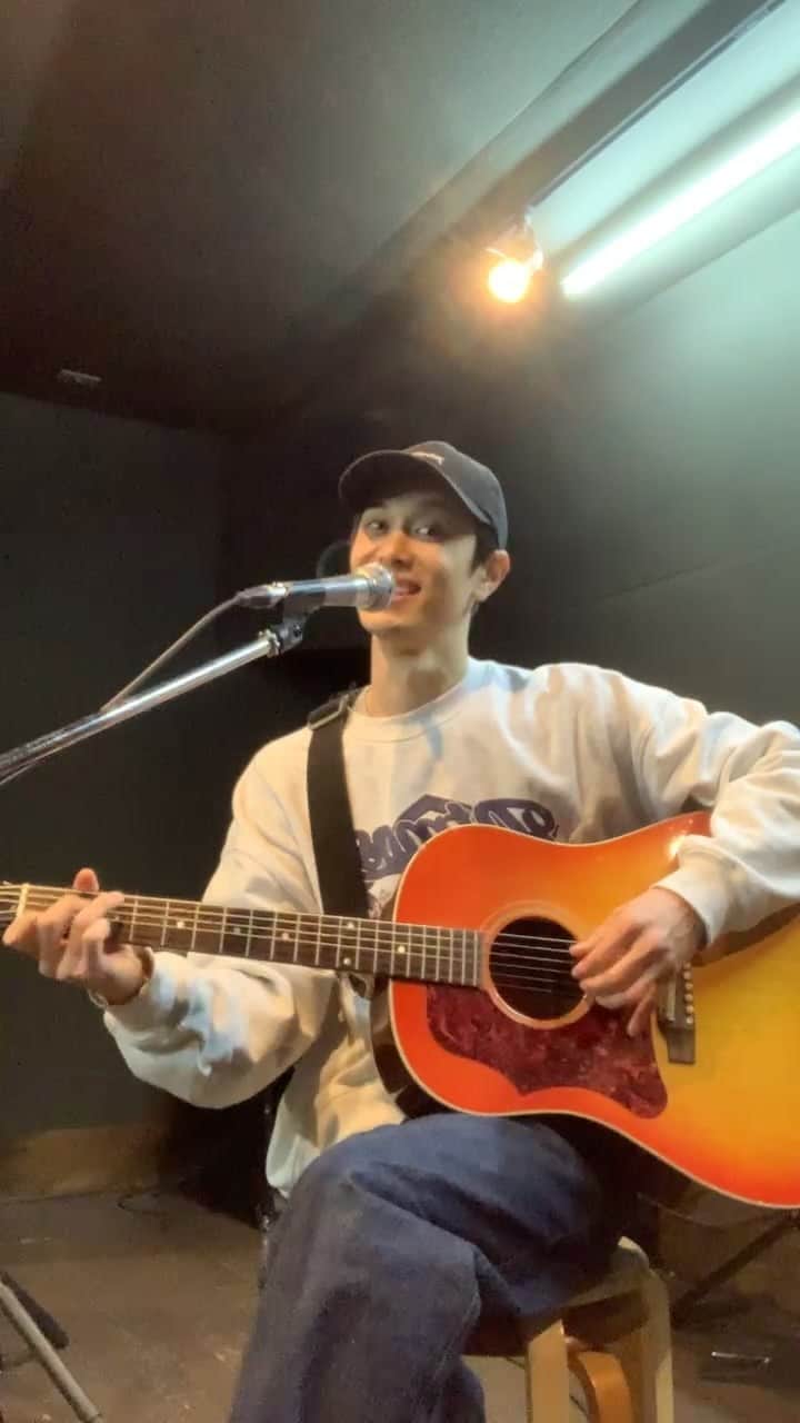 沢城千春のインスタグラム：「久しぶりにインスタライブをやってみました！  2月27日 アコースティックライブ！ 皆さん！四ツ谷でお待ちしてます！ 是非遊びに来て下さい👍」