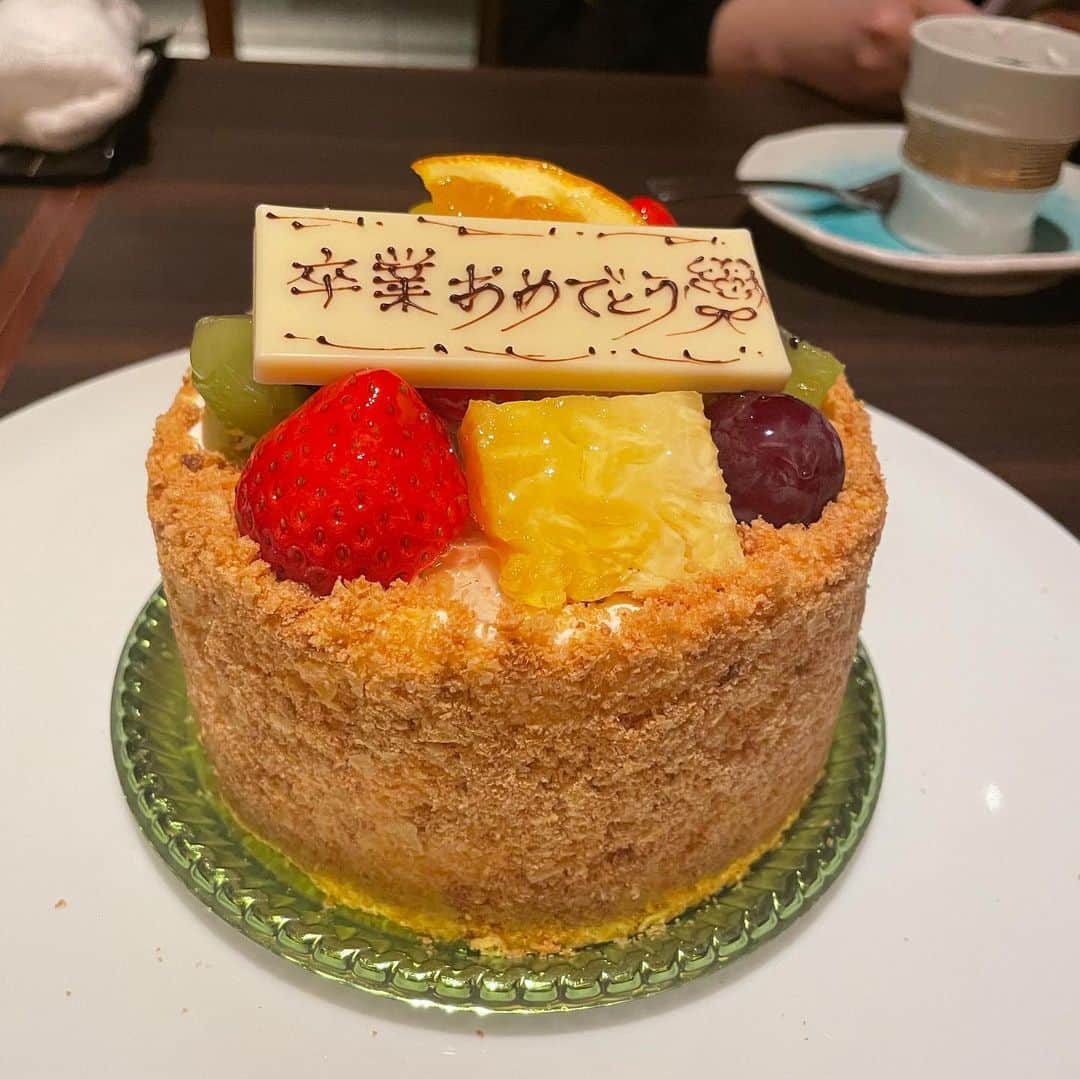 末吉咲子さんのインスタグラム写真 - (末吉咲子Instagram)「. . . . . 卒業旅行を友達がプレゼントしてくれました😭🎁 部屋も最高で、ご飯も美味しくて、お風呂も貸切で、朝ご飯も豪華で、本当に優雅な旅だった🤤 清水寺も歩いて行けるし良かった✨ (どこかに小人が写り込んでるよ🕴笑) #京都 #京都観光 #京都グルメ #京都ホテル #坂のホテル京都 #京都旅行 #女子旅 #kyototrip #kyotohotel #kyoto #japan」2月23日 22時04分 - kiko_kiko920
