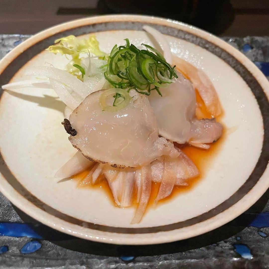 末吉咲子さんのインスタグラム写真 - (末吉咲子Instagram)「. . . . . 卒業旅行を友達がプレゼントしてくれました😭🎁 部屋も最高で、ご飯も美味しくて、お風呂も貸切で、朝ご飯も豪華で、本当に優雅な旅だった🤤 清水寺も歩いて行けるし良かった✨ (どこかに小人が写り込んでるよ🕴笑) #京都 #京都観光 #京都グルメ #京都ホテル #坂のホテル京都 #京都旅行 #女子旅 #kyototrip #kyotohotel #kyoto #japan」2月23日 22時04分 - kiko_kiko920