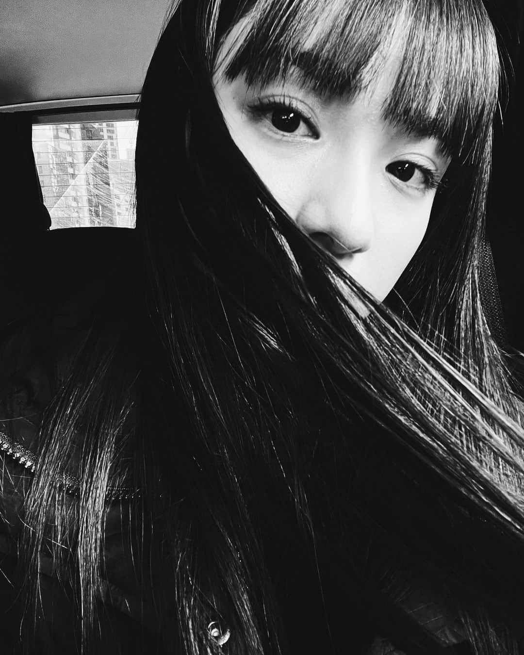 平祐奈のインスタグラム：「🖤🤍」