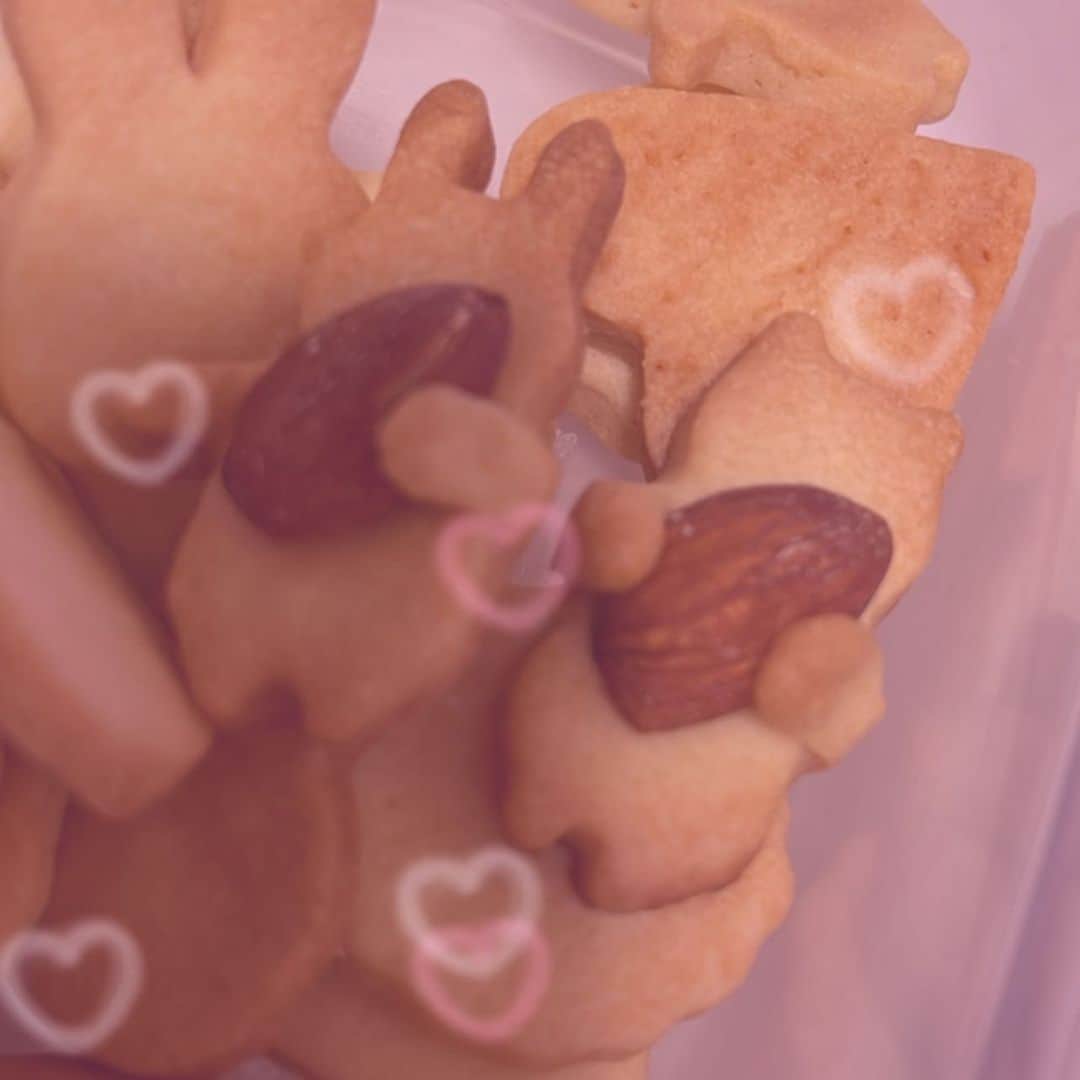 入江綾乃のインスタグラム：「. . . . バレンタインの1部 自分の焼くクッキーが1番好き . . . #クッキー #cookie #手作り #バレンタイン #valentines  #声優 #女優 #プロレス #アクトレスガールズ #カメラ #撮影モデル #被写体 #ファインダー越しの私の世界 #ファッション #お洒落さんと繋がりたい #写真撮ってる人と繋がりたい #love #instagood #photooftheday #fashion #beauty #happy #cute #selfie #follow #camera #photography #photo #prowrestling #instalike」