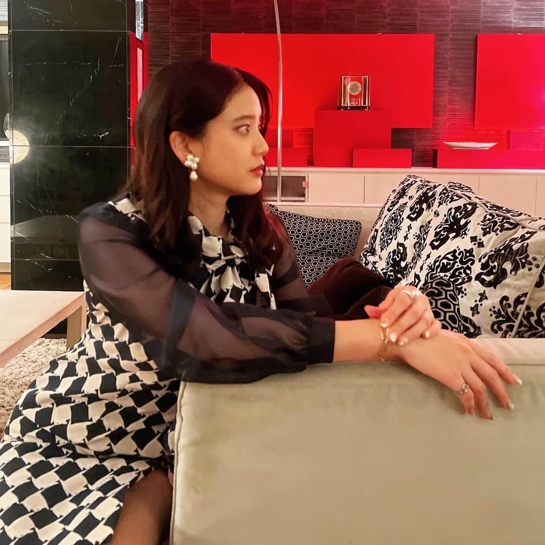 山崎紘菜のインスタグラム：「💄 情報解禁されました 4月5日(火)深夜0時30分スタート テレビ東京 連続ドラマ『汝の名』 に麻生陶子役で出演させて頂きます。  Paraviでは3月16日(水)から 全話先行配信されるみたいです！  よろしくお願いします🙇‍♀️ #汝の名 #テレビ東京 #Paravi」
