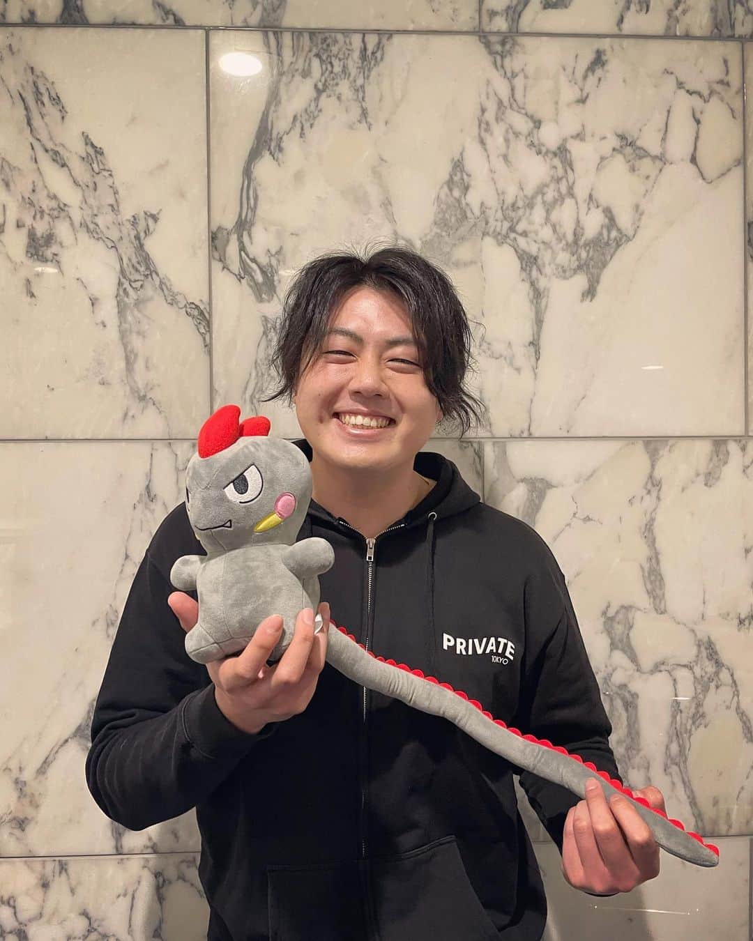 のインスタグラム：「おはようございます！  高野洸ファンミ2日目精一杯頑張ります✊🏻 さぁ、今日も1日張り切っていきましょう！ 皆さん良い1日を✨ #アドラ　#俳優　#高野洸　#近藤廉」
