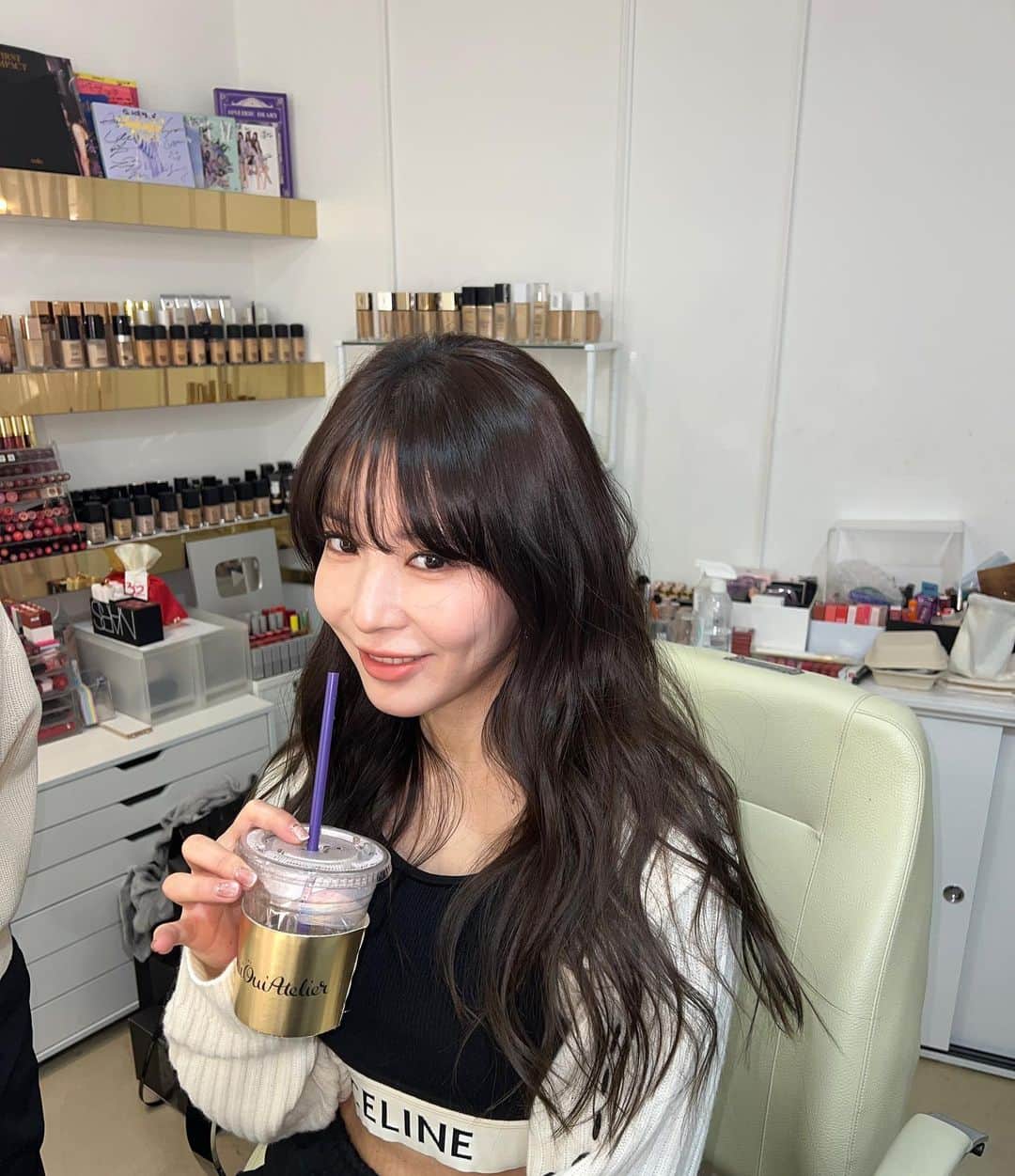 BoAのインスタグラム：「💛 사진 올리는거 깜빡하는 사람 😭」