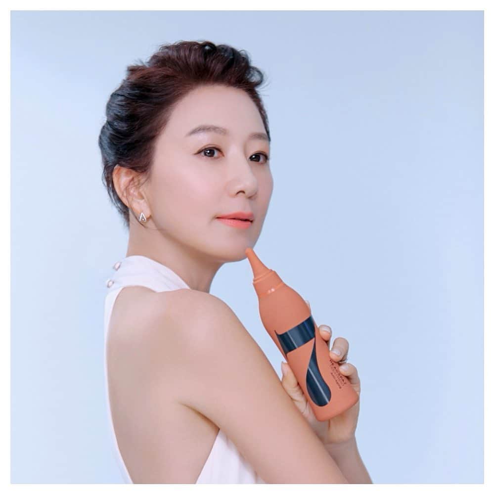 のインスタグラム：「#건강한두피관리 #headspa7 #헤드스파7  #KIMHEEAE #김희애 @yg_stage」