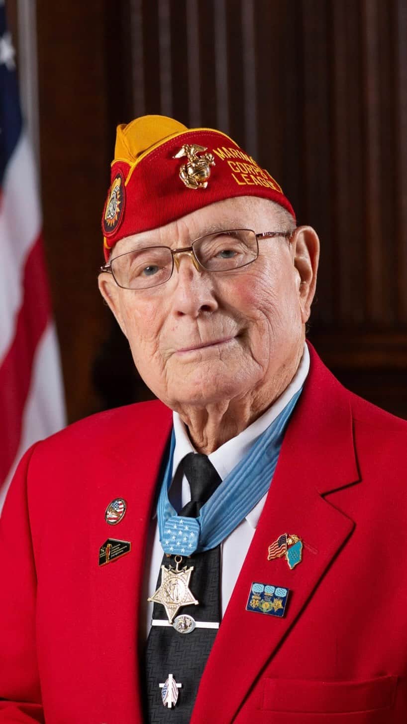 のインスタグラム：「#OTD in 1945, Cpl. Hershel “Woody” Williams earned the Medal of Honor for his actions during the Battle of Iwo Jima while serving with 3rd Marine Division.  Williams, 98, is the only surviving Marine Corps Medal of Honor recipient from World War II. In 2020, the USS Hershel “Woody” Williams (ESB-4) ,a Lewis B. Puller-class expeditionary mobile base, was commissioned in his honor.  #SemperFi #USMCHistory #MedalOfHonor #MarinesOfTheCorps」