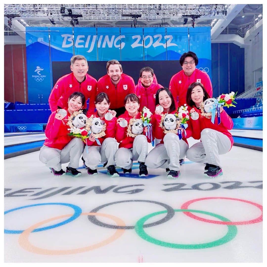 吉田夕梨花さんのインスタグラム写真 - (吉田夕梨花Instagram)「. . ☆2022Beijing Olympics . . 2022北京オリンピック沢山の応援をありがとうございました。 このオリンピックは無我夢中で駆け抜けたような…カーリングが大好きな人たちと、一緒にアイスの上で戦った素敵な他の国のカーラーたちに囲まれて過ごせたこの10日間は私にとってまた新たな宝物になりました。 チーム、コーチ、トレーナー、麻里ちゃん、スポンサーの皆様、ファンの皆様、そしてたくさん力を貸してくれた日本のカーラーの皆様、朝早くから夜遅くまで素晴らしいアイスを作ってくれたアイスメーカーの方々、そしてなによりボランティアの皆さまへ…本当にありがとうございました！  A day and Olympics that i'm never going to forget! Thank you to everyone who believed, who cheered,who supported and got to me through these games and the years leading up to it. I'm proud of my wonderful teammates❤️ . . And, Congratulation to @team_muirhead 🥇 @teamhasselborg 🥉 . . #beijing2022  #北京オリンピック #curling #ロコソラーレ #teamjapan  @chinami1991  @j.d.lind  @ishizakikotomi  @evo_onodera  @official_jo1」2月24日 8時54分 - yurikayoshida77