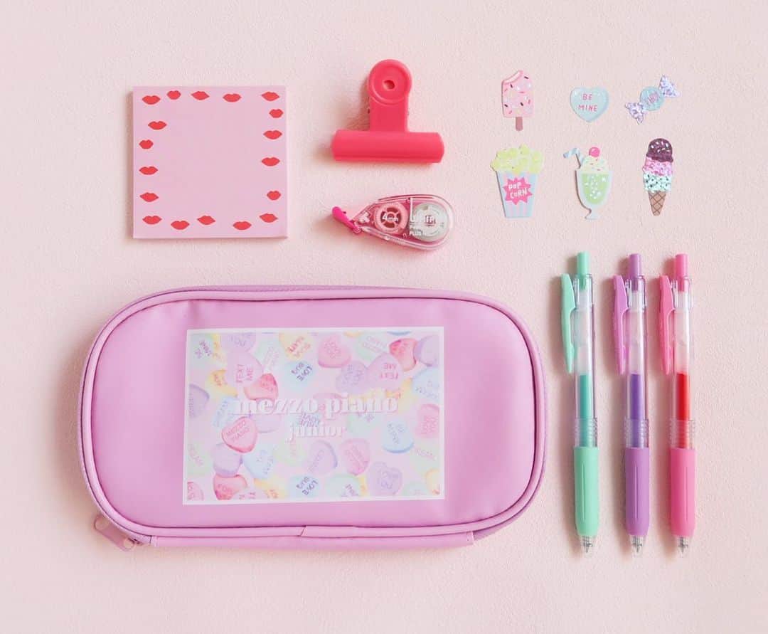 ニコ☆プチのインスタグラム：「. 春にぴったりの ピンクのペンケース🌸  発売中のニコ⭐︎プチ4月号のふろくは @mezzopianojunior_official の 多機能ペンケース💕  みんなの使い方を #ニコプチふろくのある生活  のタグをつけて教えてほしいな😘  #メゾピアノジュニア #ふろく  #ニコプチ #ペンケース」