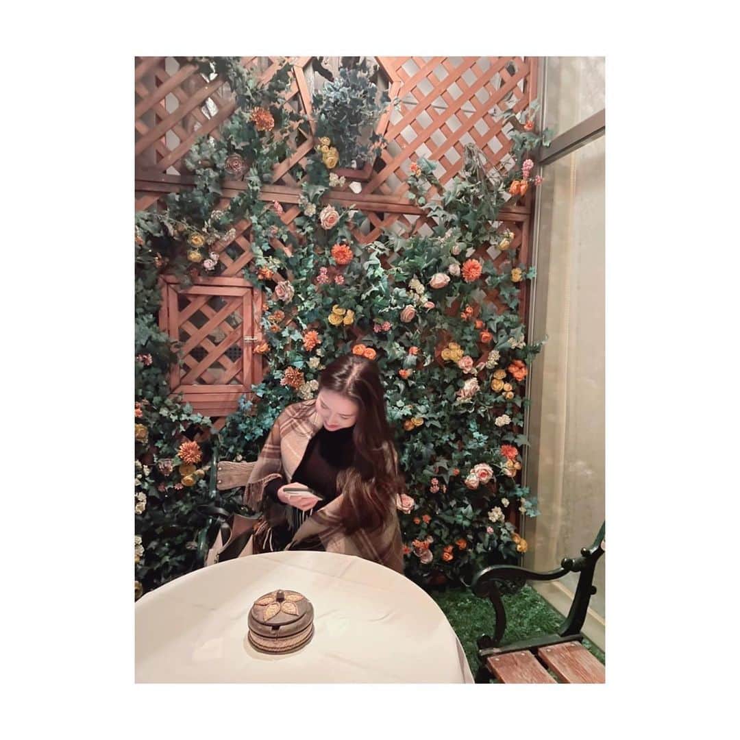 森田真以のインスタグラム：「🍷 この時期にテラス席があるのはとっても助かる！ ちょっと寒いけど…❄️ . . . #wine #rooftop #tokyo」