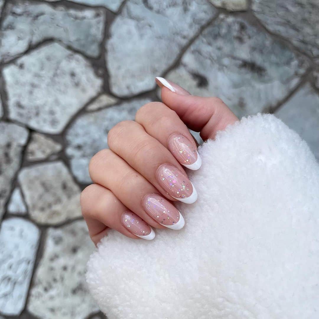 吉岡結紀のインスタグラム：「✐☡ ・ New nails.💅🏻❤︎ ・ #newnails #nails #フレンチネイル #ネイル #yuki__nail」