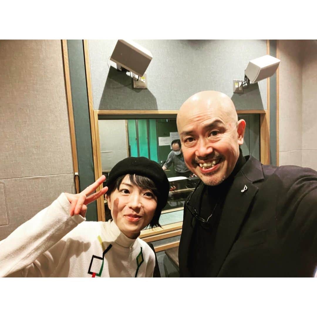 熊木杏里のインスタグラム：「HBCラジオ「夢のある喫茶店」 3月の２、３週目は CMディレクターの中島信也さん。  監督に、いらして頂きましたよ。 お元気そうで何よりでした。 「新しい私になって」の 懐かしいお話しから、最新曲「いのち輝く」の作詞のお話し。  名CMの数々を生み出している 中島監督の言葉、お人柄。 是非、ラジオで！  #中島信也監督  #いのち輝くフィットネスへ」